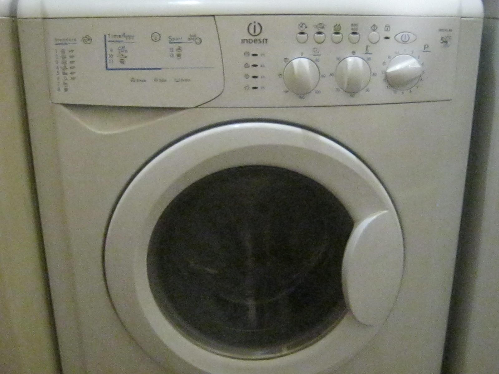 INDESIT WIDL 86 с сушкой